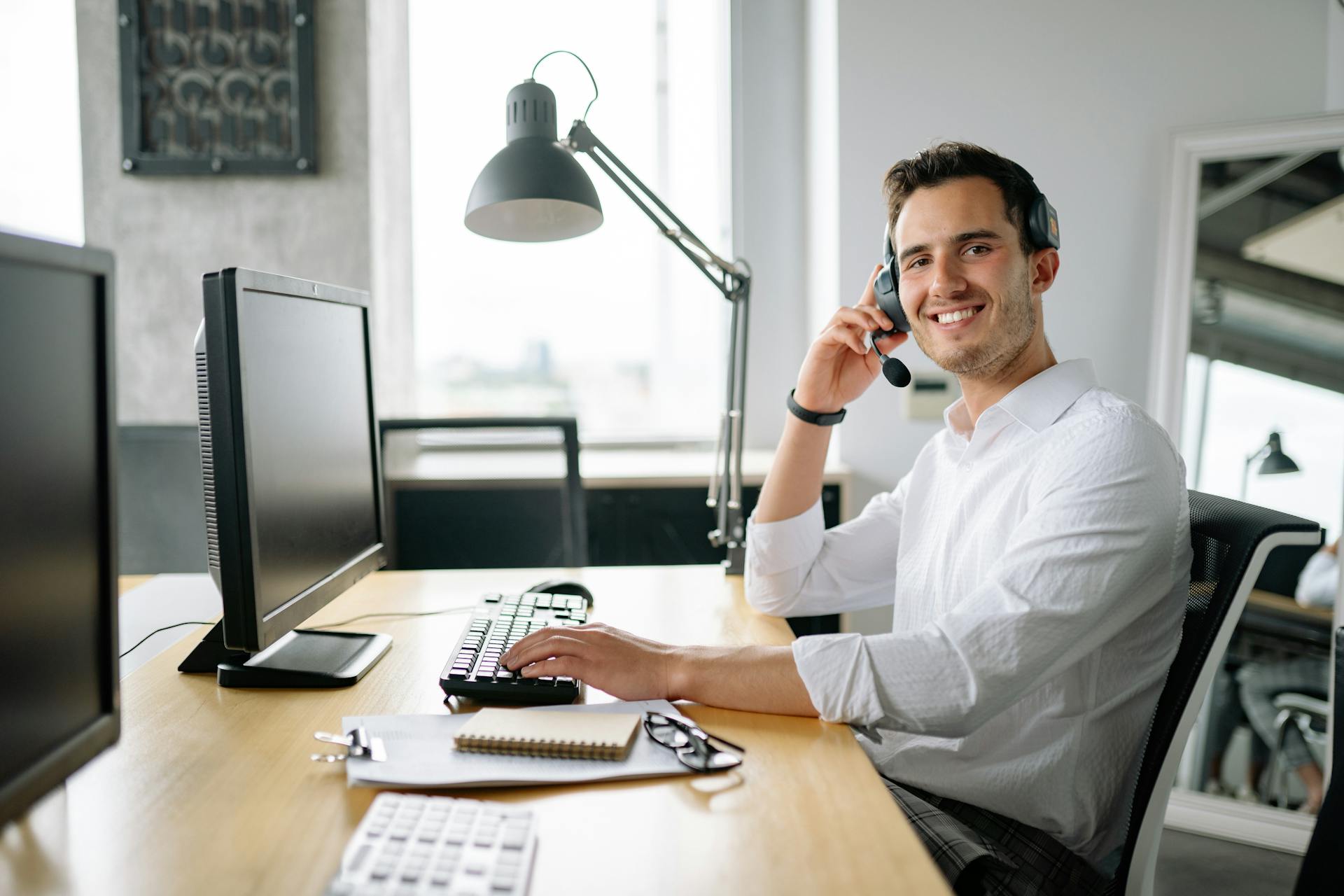 IT support specialist with headset ready to assist your business